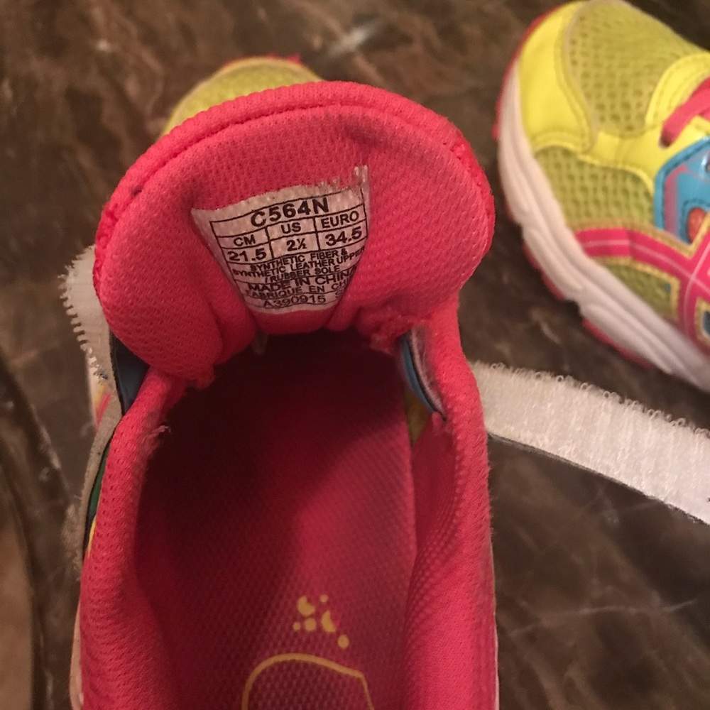 ASICS - Picture 3 of 3